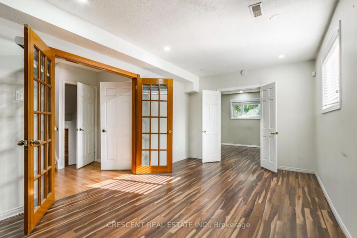 Photo 34 at 42 Boreham Circle, Snelgrove, Brampton