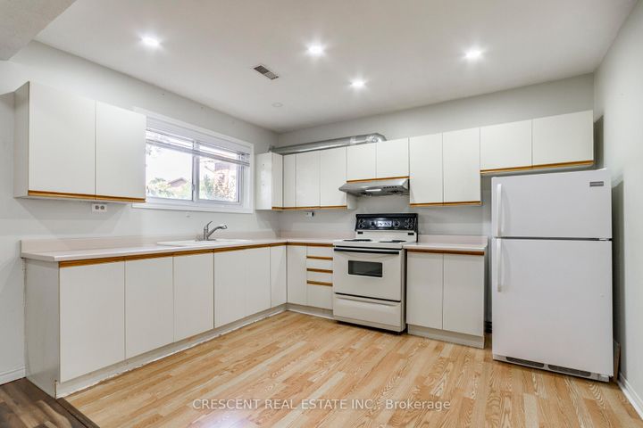 Photo 36 at 42 Boreham Circle, Snelgrove, Brampton