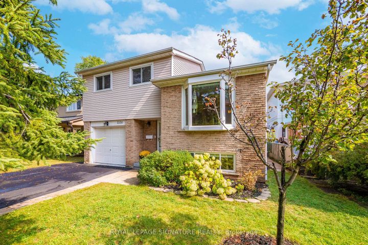Photo 3 at 3330 Kings Masting Crescent, Erin Mills, Mississauga