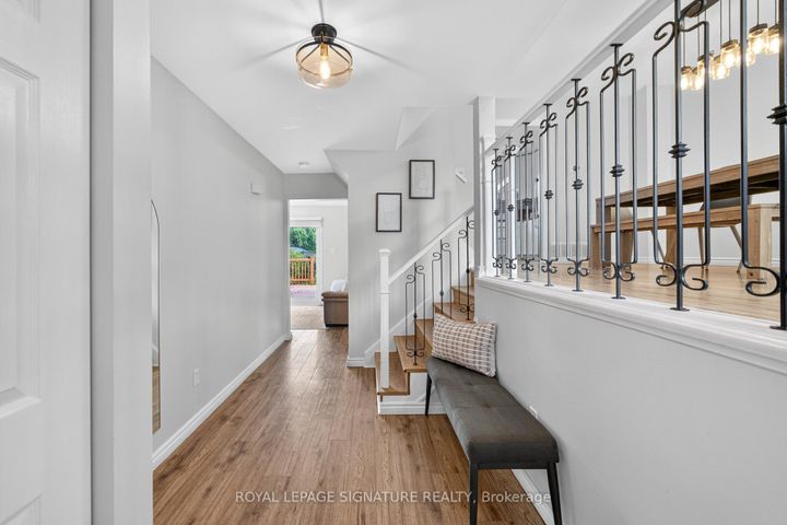 Photo 5 at 3330 Kings Masting Crescent, Erin Mills, Mississauga