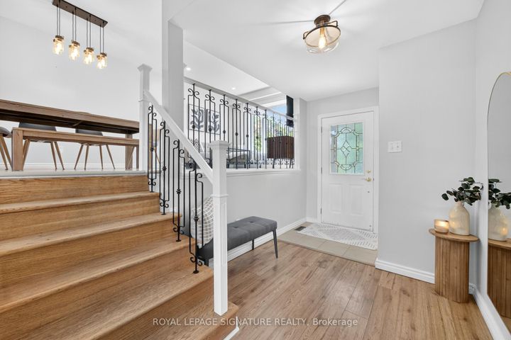 Photo 6 at 3330 Kings Masting Crescent, Erin Mills, Mississauga