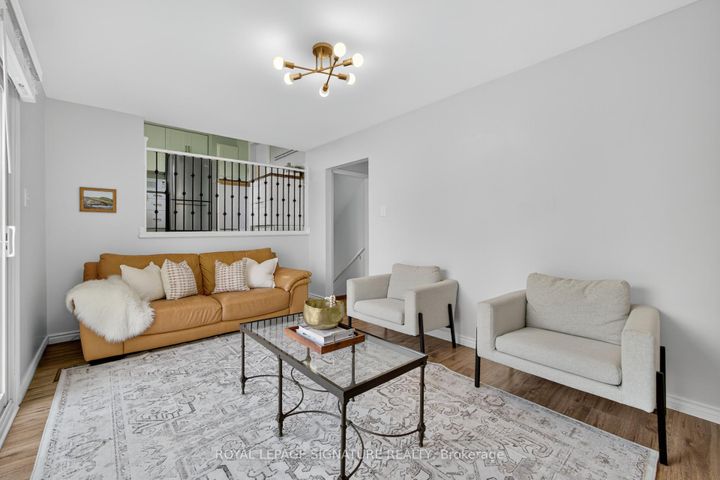 Photo 8 at 3330 Kings Masting Crescent, Erin Mills, Mississauga