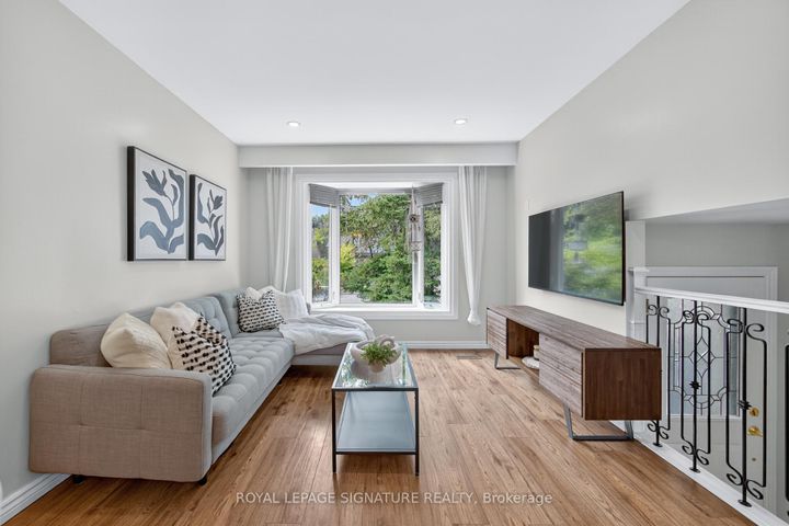 Photo 11 at 3330 Kings Masting Crescent, Erin Mills, Mississauga