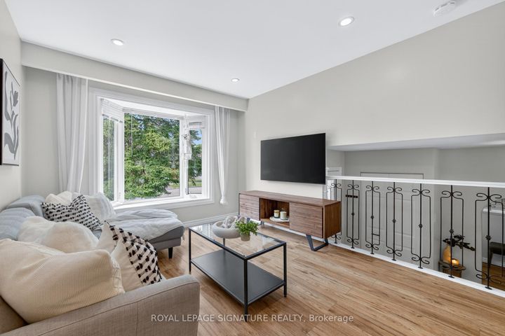 Photo 12 at 3330 Kings Masting Crescent, Erin Mills, Mississauga