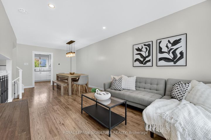 Photo 13 at 3330 Kings Masting Crescent, Erin Mills, Mississauga
