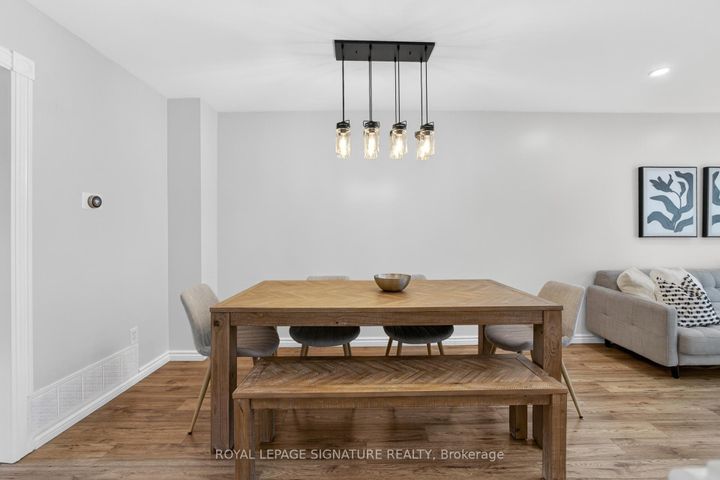 Photo 14 at 3330 Kings Masting Crescent, Erin Mills, Mississauga