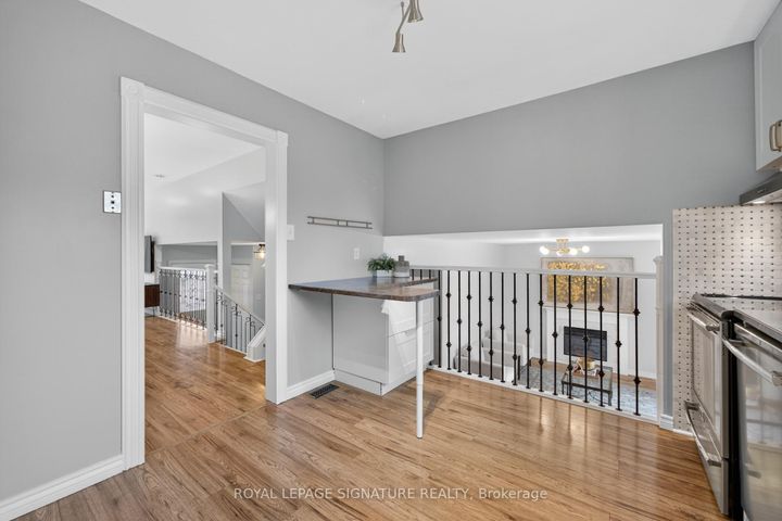Photo 19 at 3330 Kings Masting Crescent, Erin Mills, Mississauga