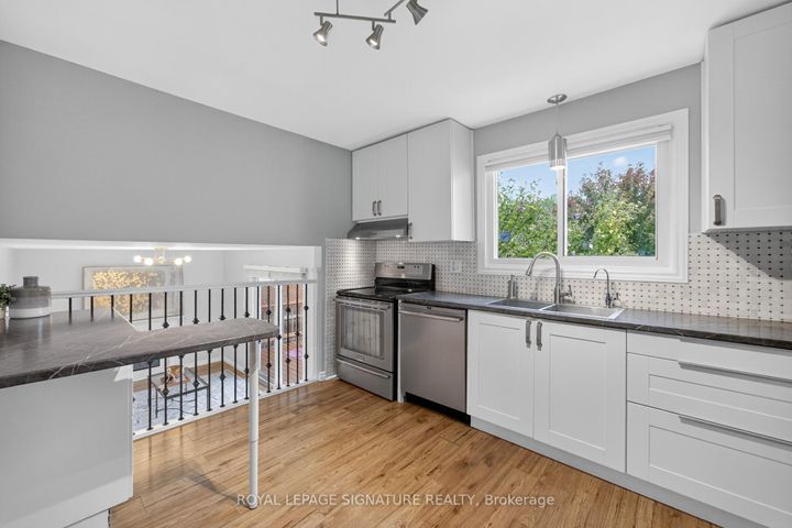 Photo 20 at 3330 Kings Masting Crescent, Erin Mills, Mississauga