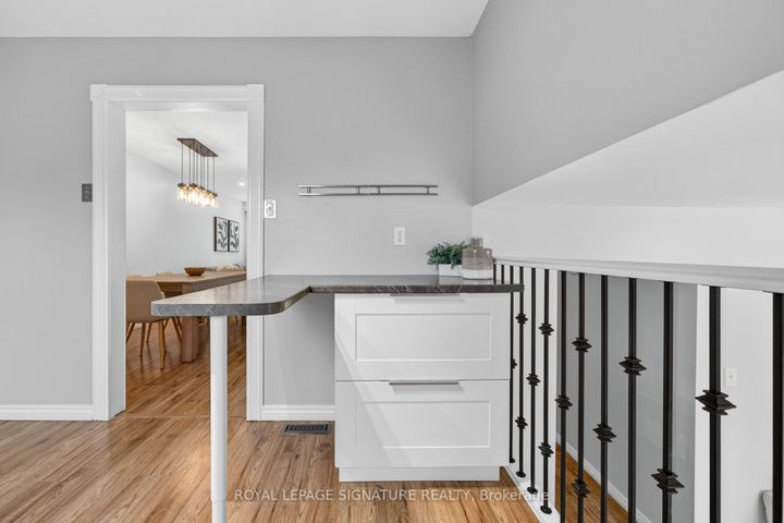 Photo 21 at 3330 Kings Masting Crescent, Erin Mills, Mississauga