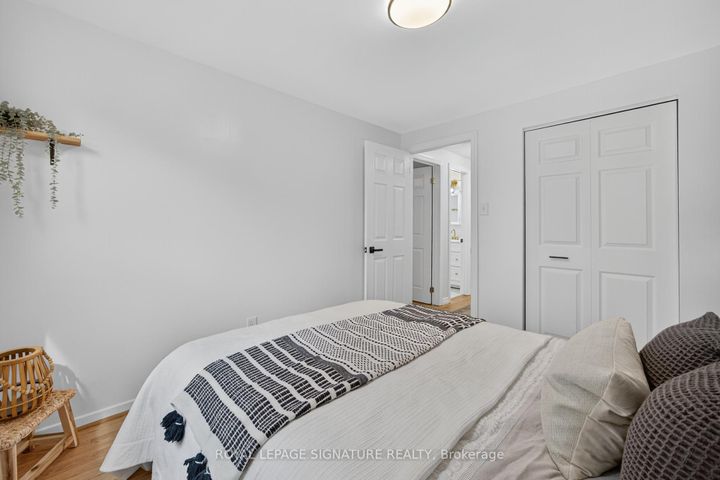 Photo 30 at 3330 Kings Masting Crescent, Erin Mills, Mississauga