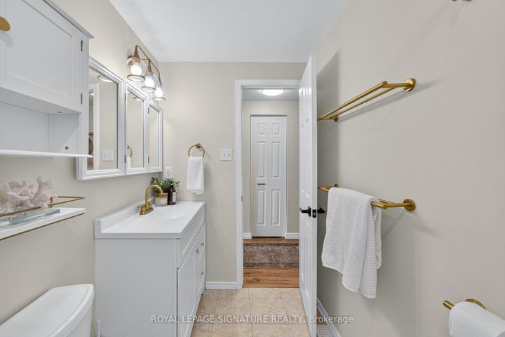 Photo 34 at 3330 Kings Masting Crescent, Erin Mills, Mississauga