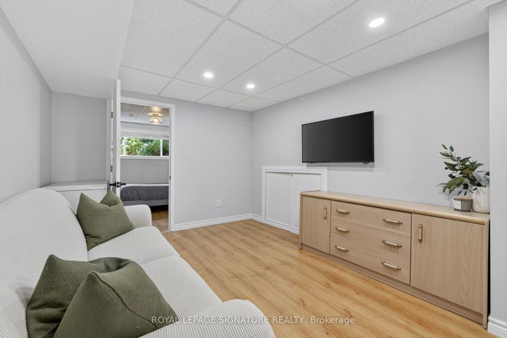 Photo 36 at 3330 Kings Masting Crescent, Erin Mills, Mississauga