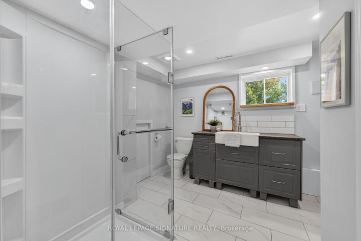 Photo 40 at 3330 Kings Masting Crescent, Erin Mills, Mississauga