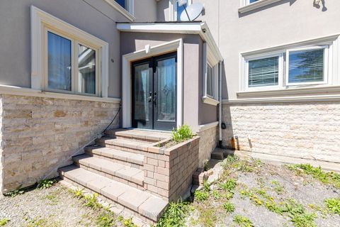 Photo 2 at 13286 Dufferin Street, King City, King