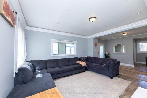 Photo 9 at 13286 Dufferin Street, King City, King