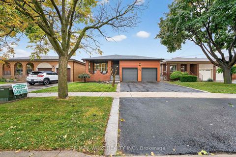 Photo 3 at 43 St Georges Boulevard, The Westway, Toronto