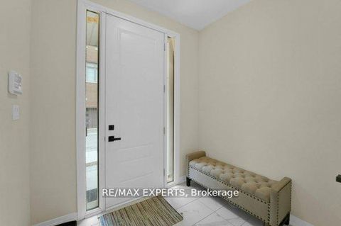Photo 4 at 87 De La Roche Drive N, Vellore Village, Vaughan