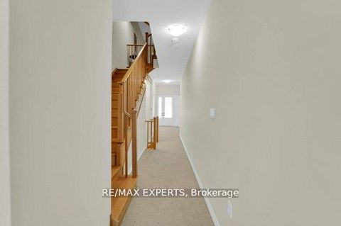 Photo 5 at 87 De La Roche Drive N, Vellore Village, Vaughan