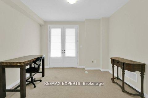 Photo 7 at 87 De La Roche Drive N, Vellore Village, Vaughan