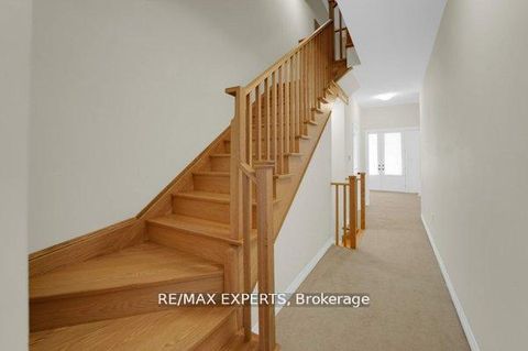 Photo 12 at 87 De La Roche Drive N, Vellore Village, Vaughan