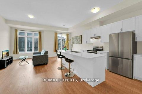 Photo 13 at 87 De La Roche Drive N, Vellore Village, Vaughan