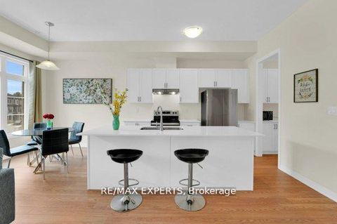 Photo 15 at 87 De La Roche Drive N, Vellore Village, Vaughan