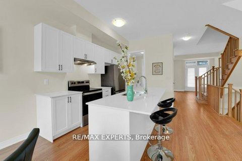 Photo 16 at 87 De La Roche Drive N, Vellore Village, Vaughan