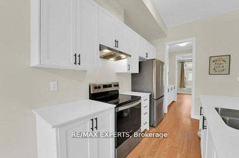 Photo 17 at 87 De La Roche Drive N, Vellore Village, Vaughan