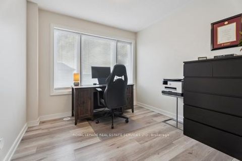 Photo 13 at 115 Appletree Lane, Shore, Barrie