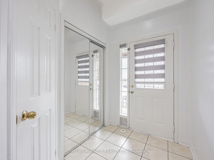 Photo 2 at 172 Gristone Crescent, Rouge E11, Toronto