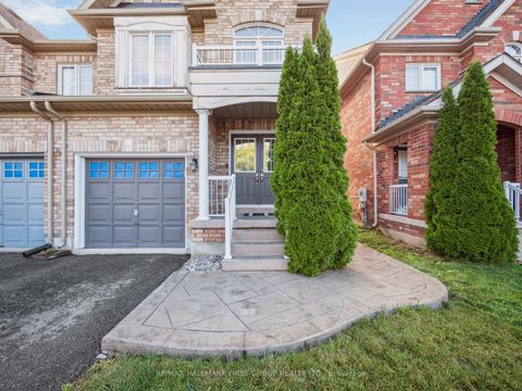 Photo 3 at 20 Crestbank Court, Rural Vaughan, Vaughan