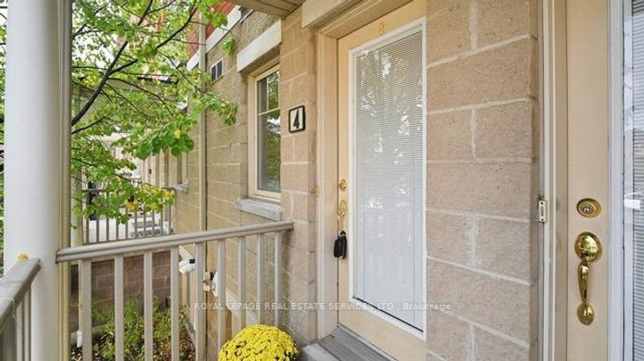 Photo 3 at 4 - 5050 Intrepid Drive, Churchill Meadows, Mississauga