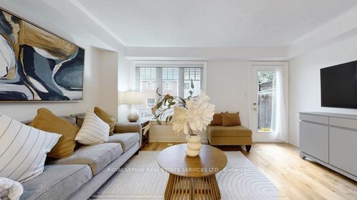 Photo 7 at 4 - 5050 Intrepid Drive, Churchill Meadows, Mississauga