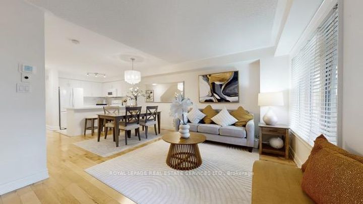Photo 8 at 4 - 5050 Intrepid Drive, Churchill Meadows, Mississauga