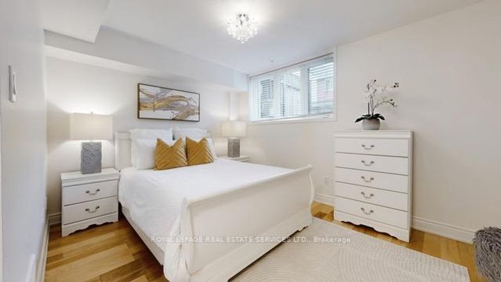 Photo 18 at 4 - 5050 Intrepid Drive, Churchill Meadows, Mississauga