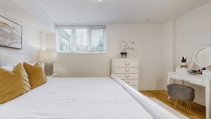 Photo 20 at 4 - 5050 Intrepid Drive, Churchill Meadows, Mississauga
