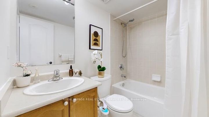 Photo 21 at 4 - 5050 Intrepid Drive, Churchill Meadows, Mississauga