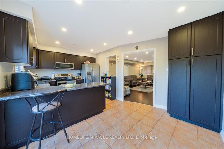 Photo 19 at 326 Albright Road, Fletcher's Creek Village, Brampton