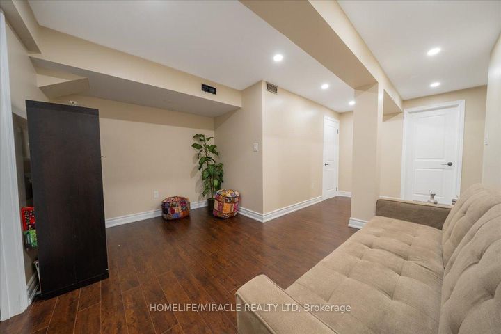 Photo 35 at 326 Albright Road, Fletcher's Creek Village, Brampton