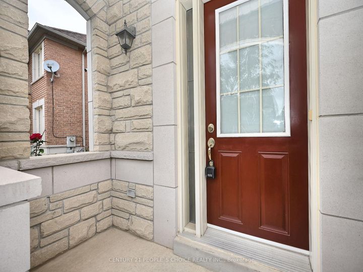 Photo 4 at 23 Lanebrook Drive, Bram East, Brampton