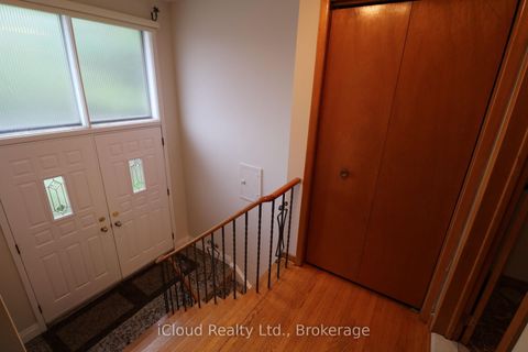 Photo 3 at 61 Rockbank Crescent, Pelmo Park W5, Toronto