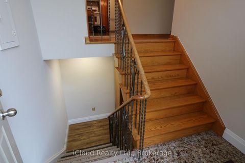 Photo 4 at 61 Rockbank Crescent, Pelmo Park W5, Toronto