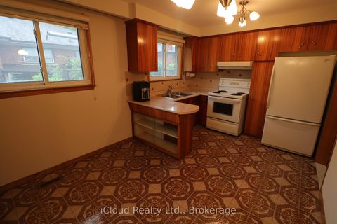 Photo 5 at 61 Rockbank Crescent, Pelmo Park W5, Toronto