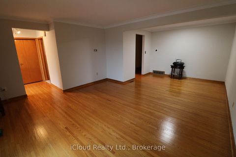 Photo 7 at 61 Rockbank Crescent, Pelmo Park W5, Toronto