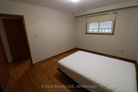 Photo 11 at 61 Rockbank Crescent, Pelmo Park W5, Toronto