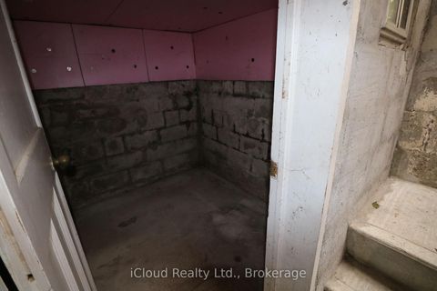 Photo 32 at 61 Rockbank Crescent, Pelmo Park W5, Toronto