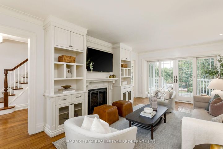 Photo 4 at 9 Humbercrest Point, Lambton Baby Point, Toronto