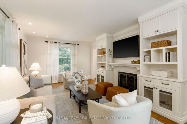Photo 7 at 9 Humbercrest Point, Lambton Baby Point, Toronto