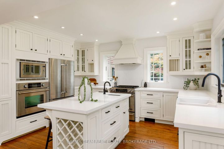 Photo 12 at 9 Humbercrest Point, Lambton Baby Point, Toronto