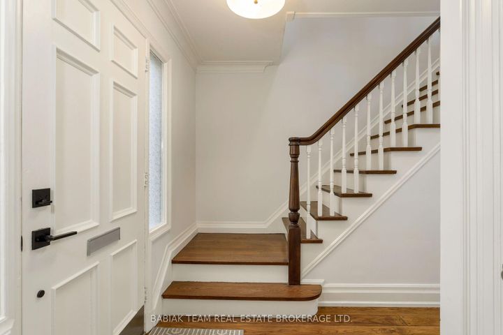 Photo 18 at 9 Humbercrest Point, Lambton Baby Point, Toronto